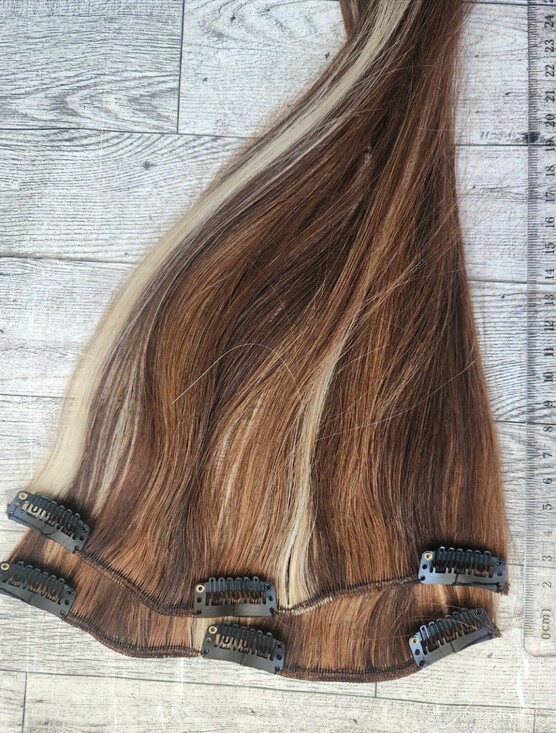 Accessories - 12 inch Clip in hair Extensions 🌟 Brand New 2 pcs 🌱 Great for Highlights